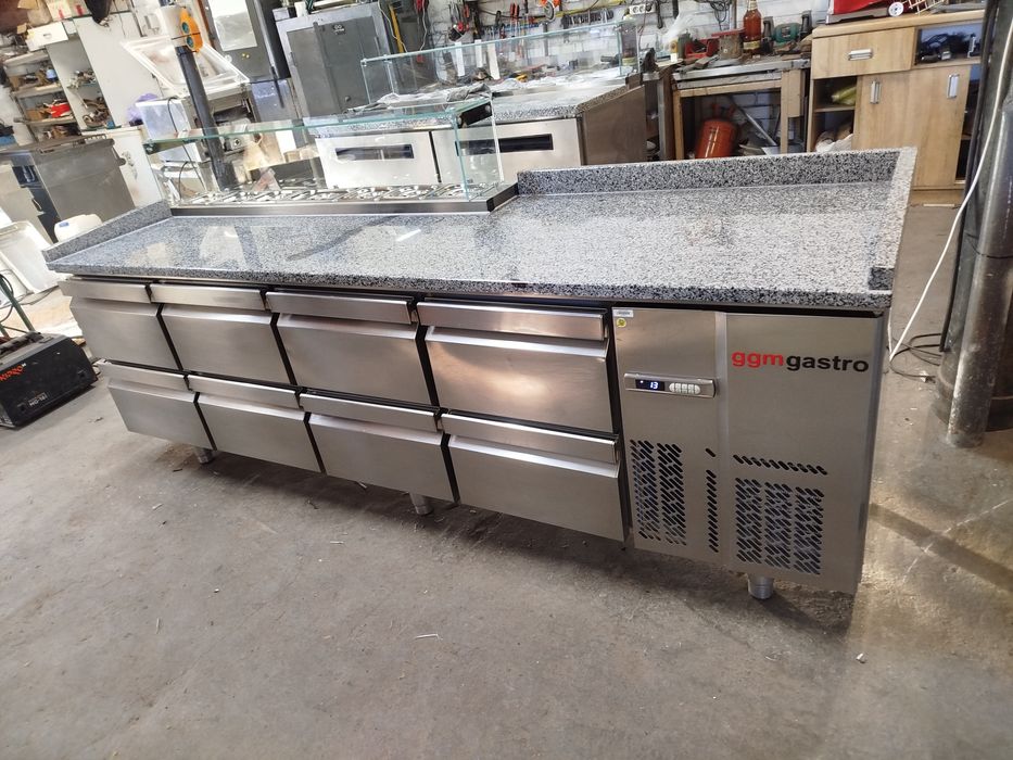 Холодильний стіл для піци, суші 247см.