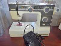 Швейна машина Janome L392