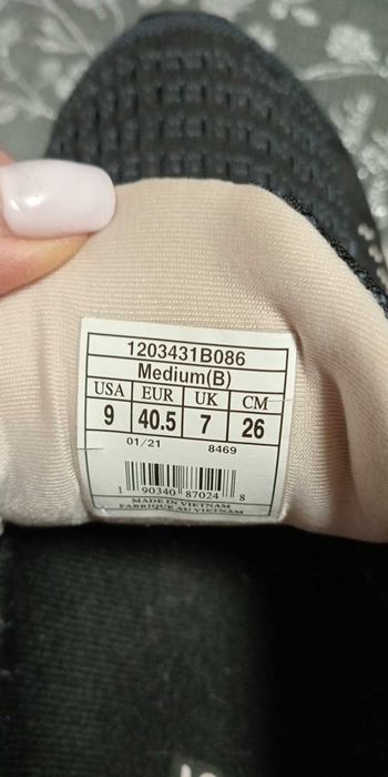 Кросівки  Brooks, розмір 40,5, 26см, в гарному стані