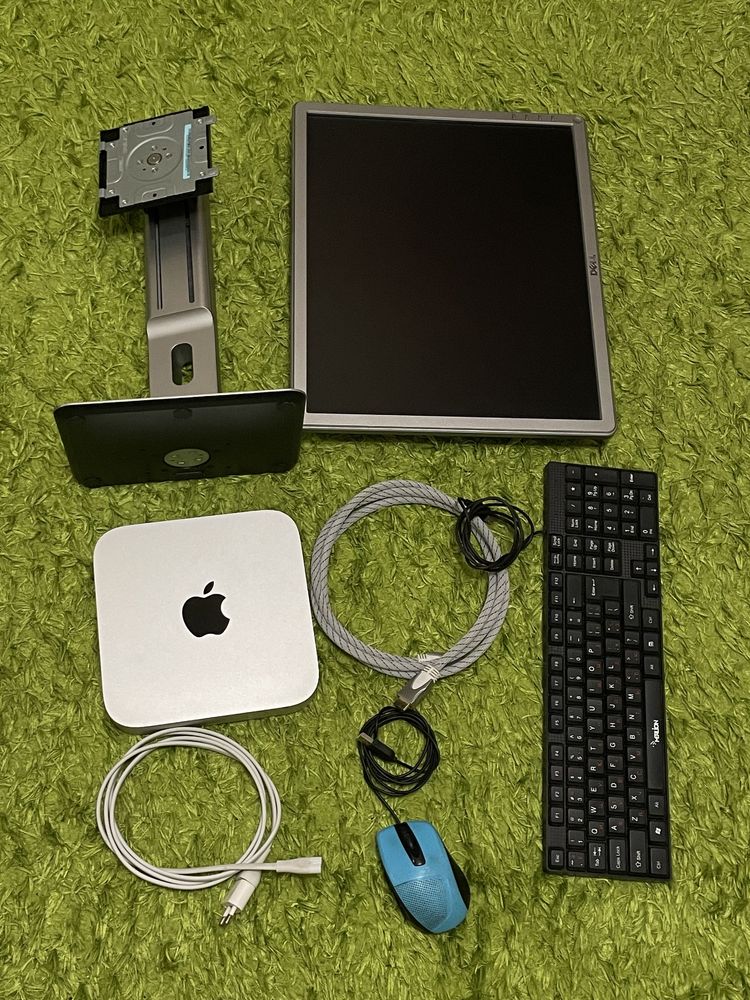 mac mini i7, dell p1914s 19”