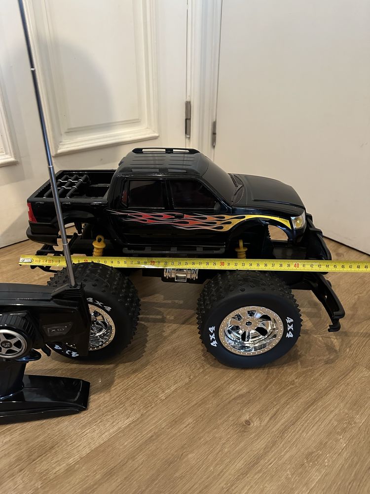 MONSTER TRUCK - Carro telecomandado PickUp - 45x27cm