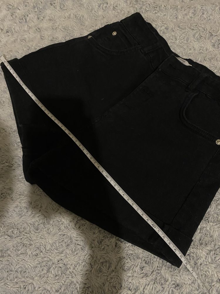 чорні джинсові шорти bershka