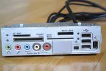 czytnik kart wewnętrzny 5,25" srebrny ładny duży porty USB audio AUX