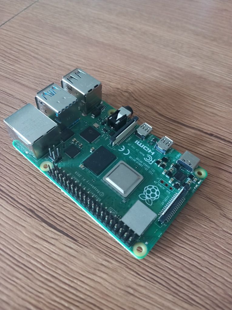 Mini komputer Raspberry pi 4 (4gb) + inne accesoria