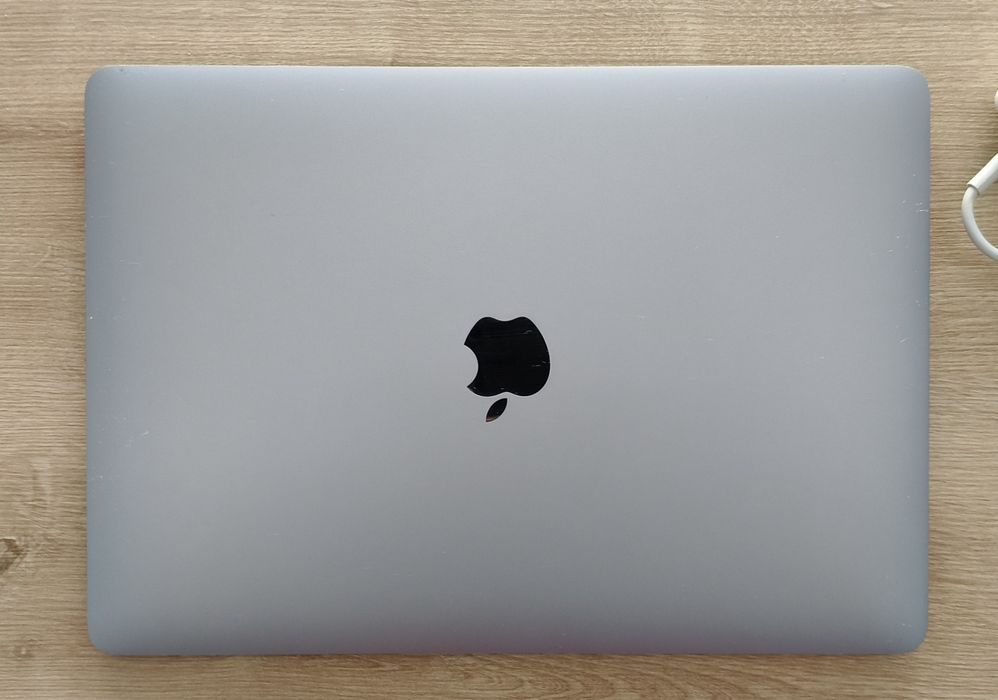 MacBook Air, i5, ram 8gb, ssd 256gb, rok 2019 zadbany
