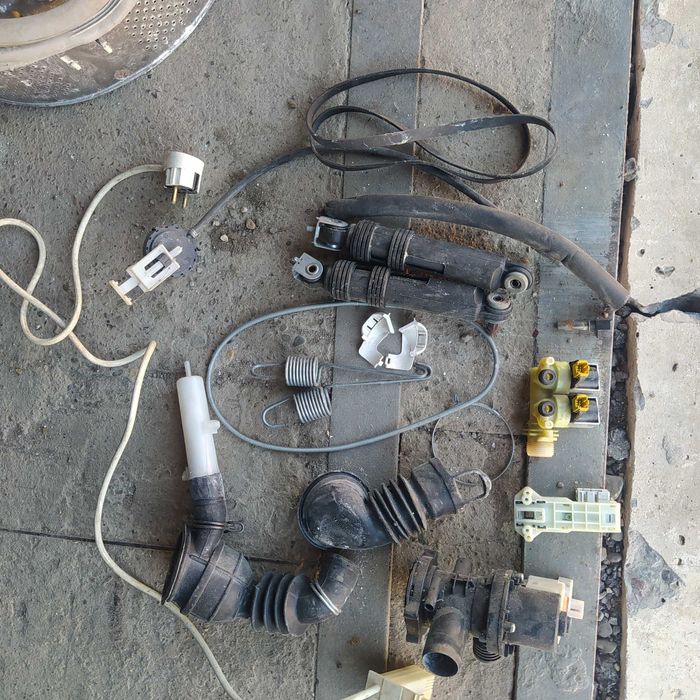 Продам запчастини до пральної машини Indizit