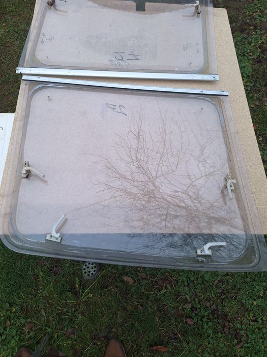 Szyba przyczepy kempingowej coachman/ abbey lat 90