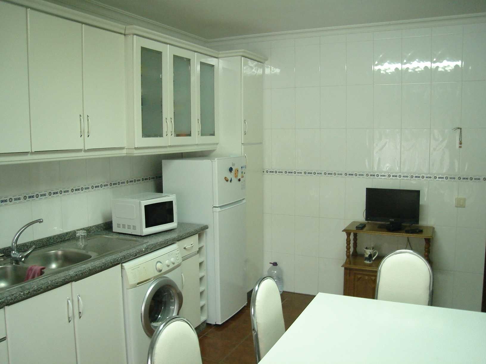 Arrenda-se quarto a rapariga