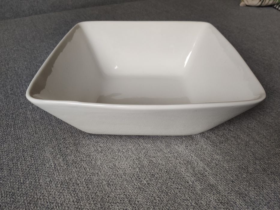 Biała misa dekoracyjna