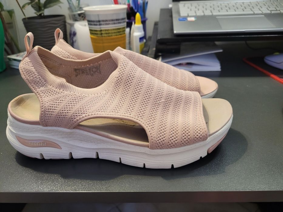 Жіночі сандалі skechers  arch fit