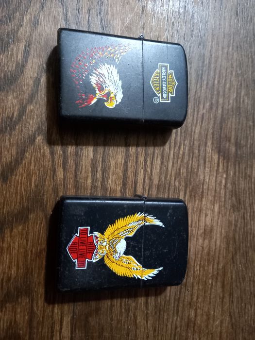 Dois isqueiros Harley