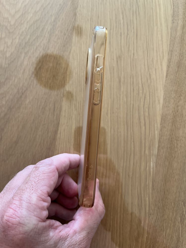 Etui Spigen iphone 13