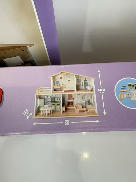 Деревʼяний будинок для ляльок/ ляльковий будинок