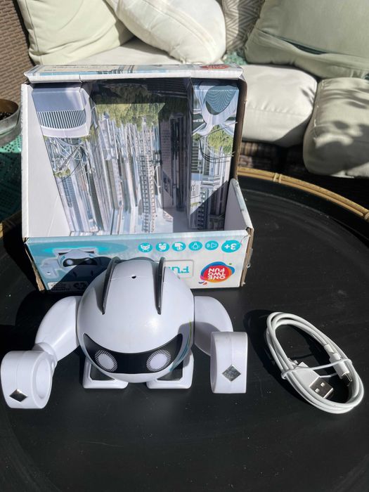 ROBOT FUNBOT - SOM, LUZ E CAMBALHOTAS SOBRE SI MESMO