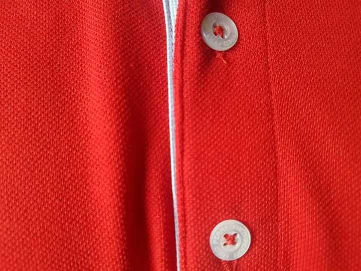 Polo de qualidade excelente, todo ao pormenor