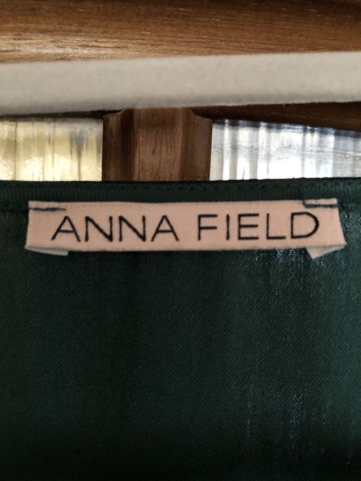 Kopertowa satynowa sukienka w kolorze butelkowej zieleni 100% wiskoza