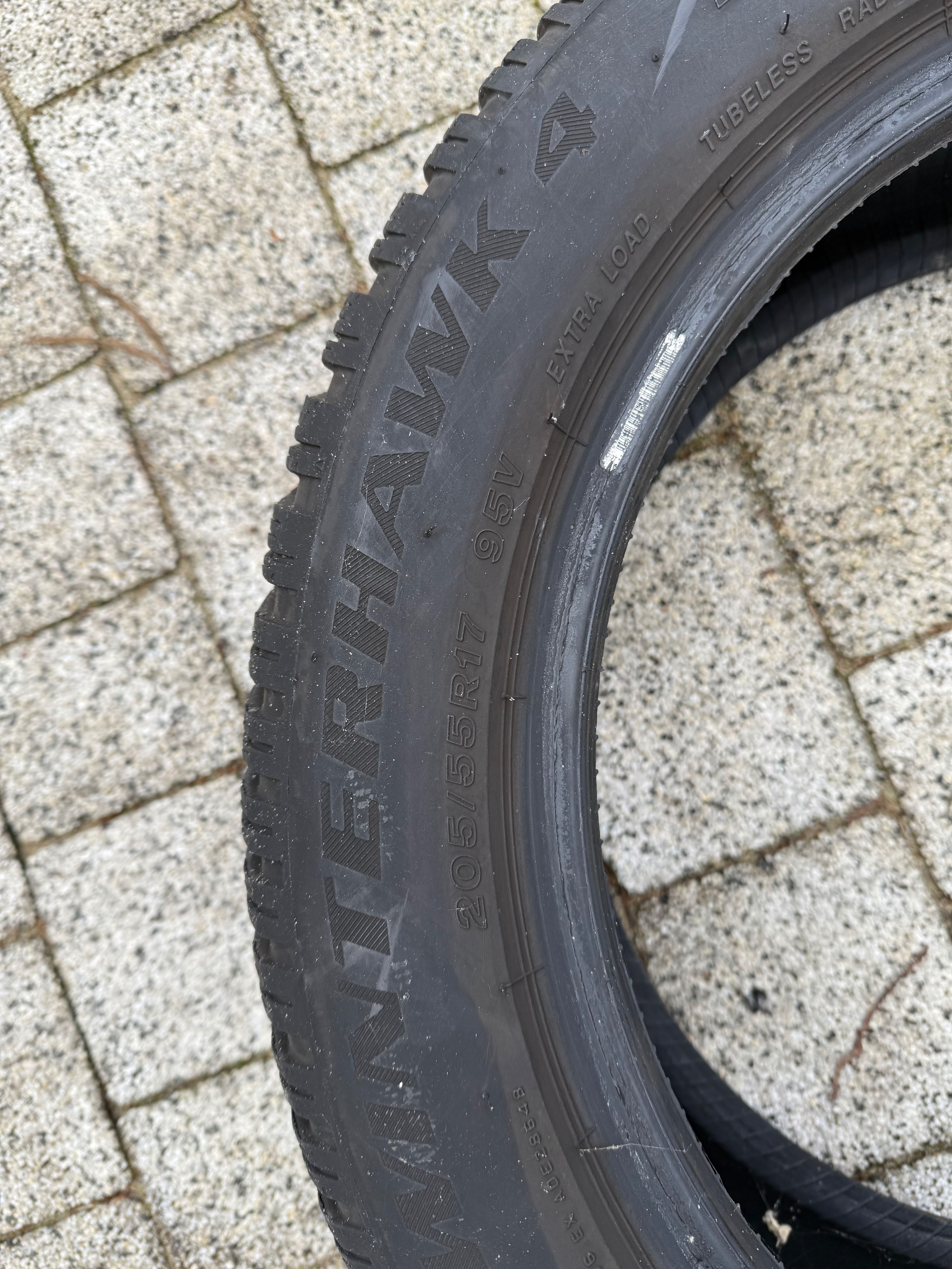 Opony Firestone Winterhawk 205 55 R17 stan bardzo dobry mały przebieg