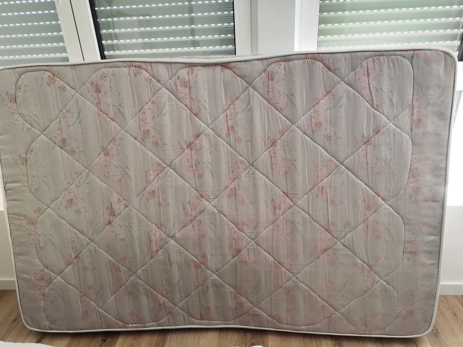 Colchão usado de 118 cm x 183 cm