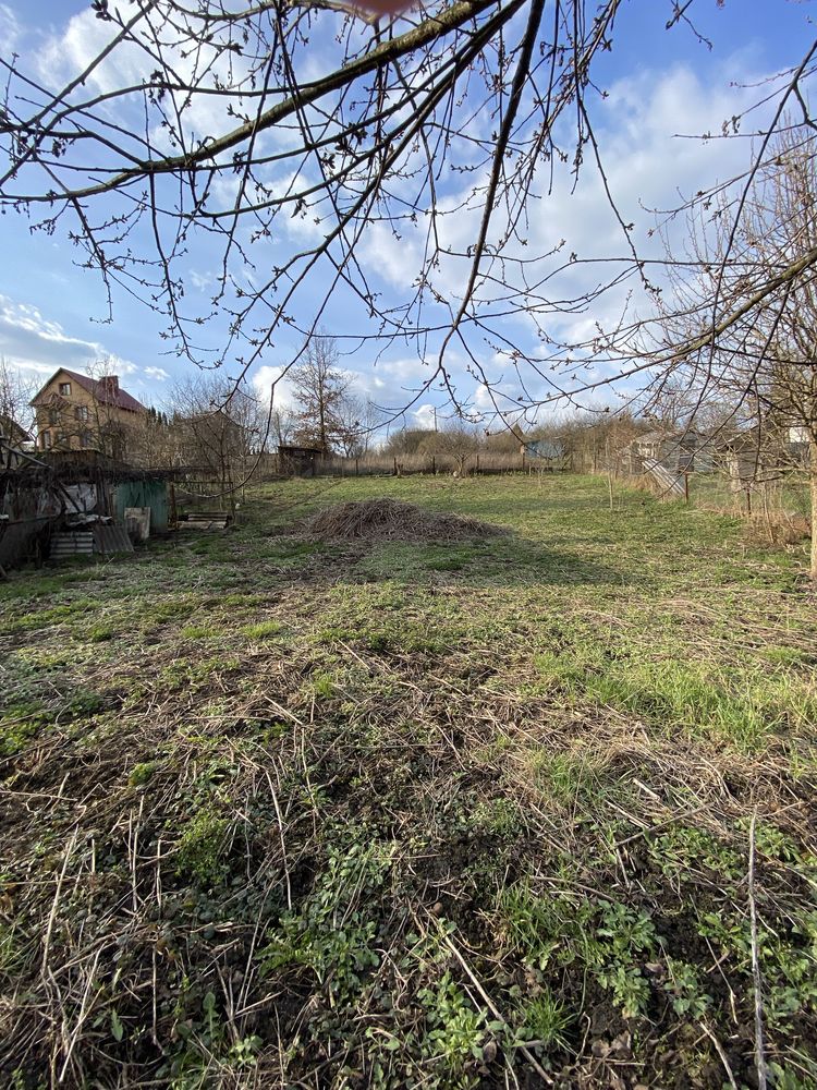 Продаю ділянку в с.Підгороднє