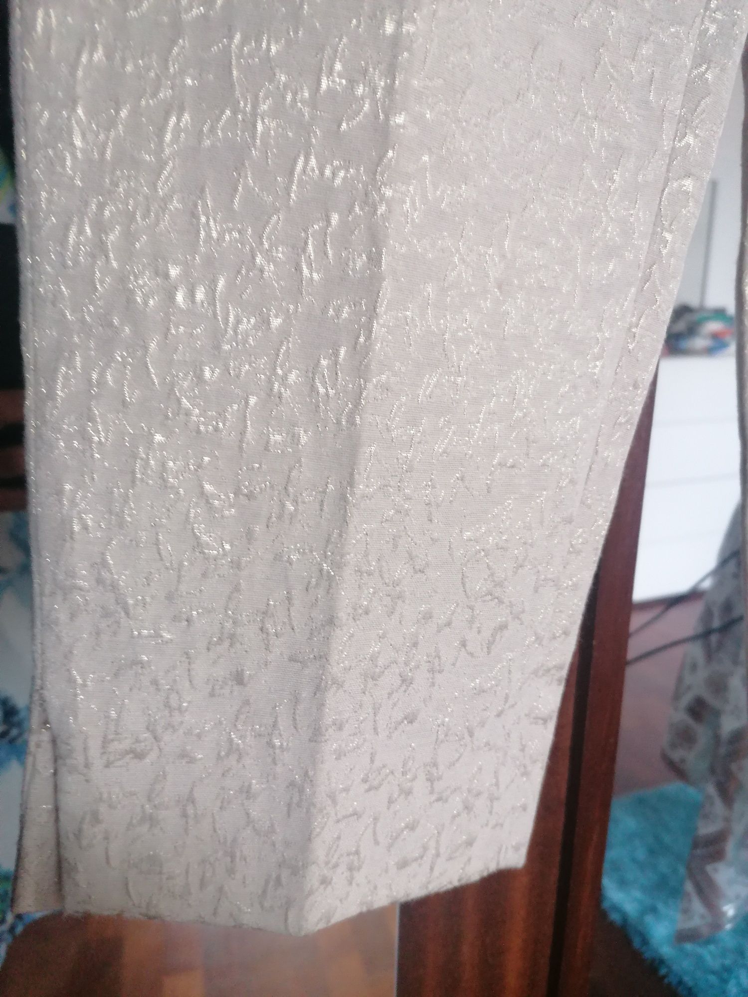 Calça com detalhes