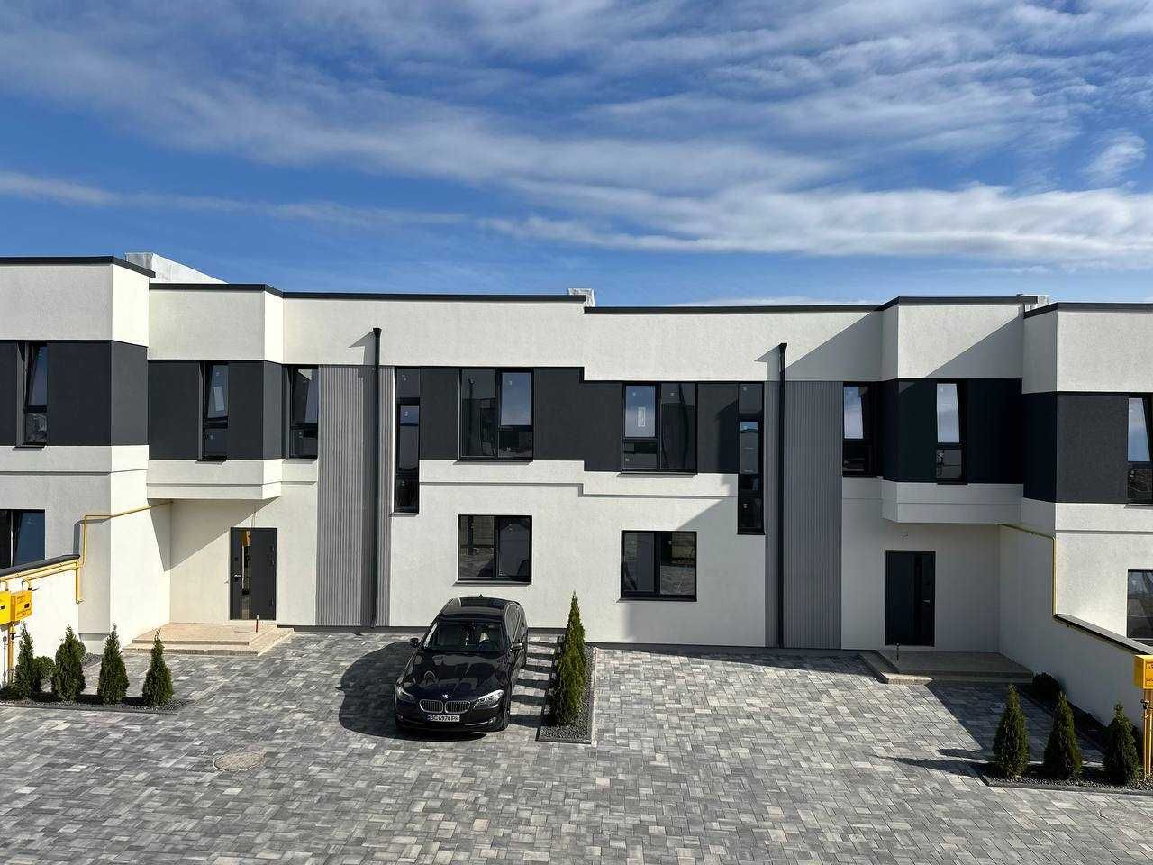 Продам котедж з міськими комунікаціями на Щасливому