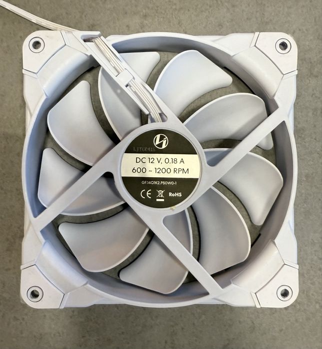Вентилятор Lian Li для корпусов и БП компьютера