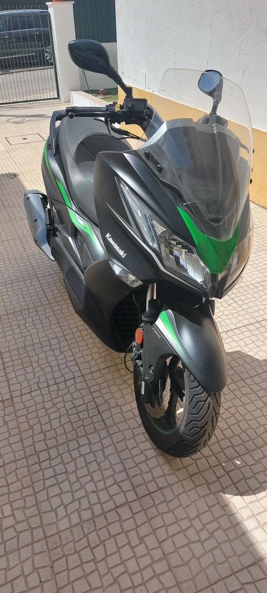 Vende-se: Kawasaki J125