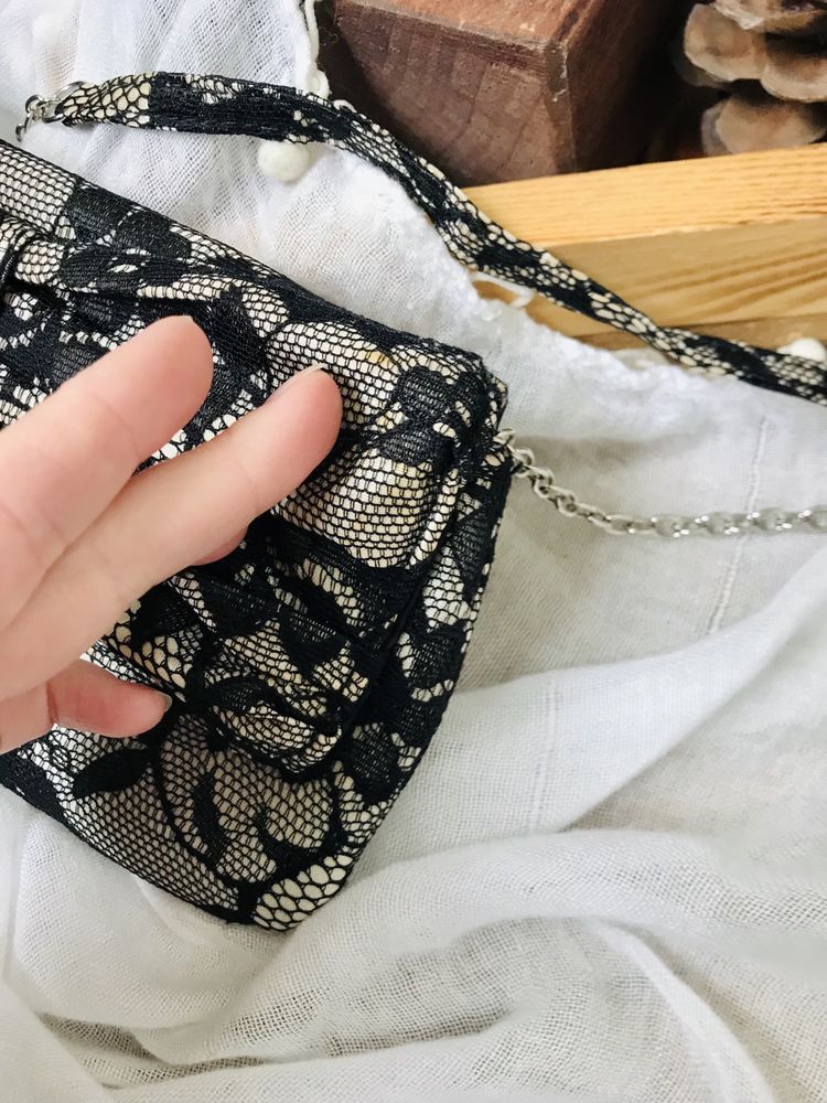 Клатч винтажный сумочка Claire’s кружево атлас на цепочке