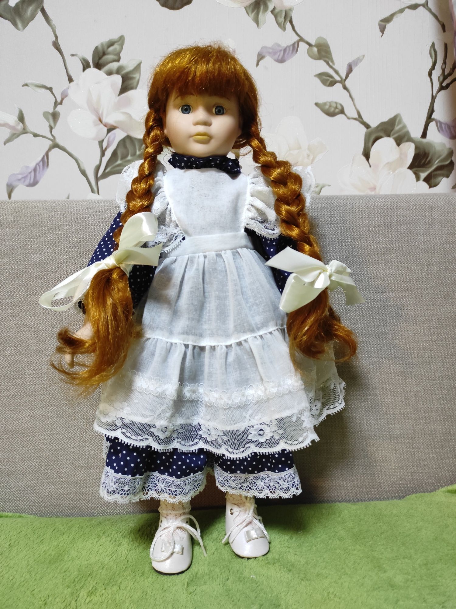 Порцелянова колекційна лялька