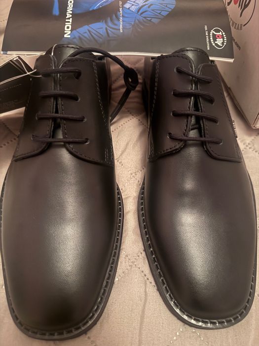 Чоловіче взуття нове