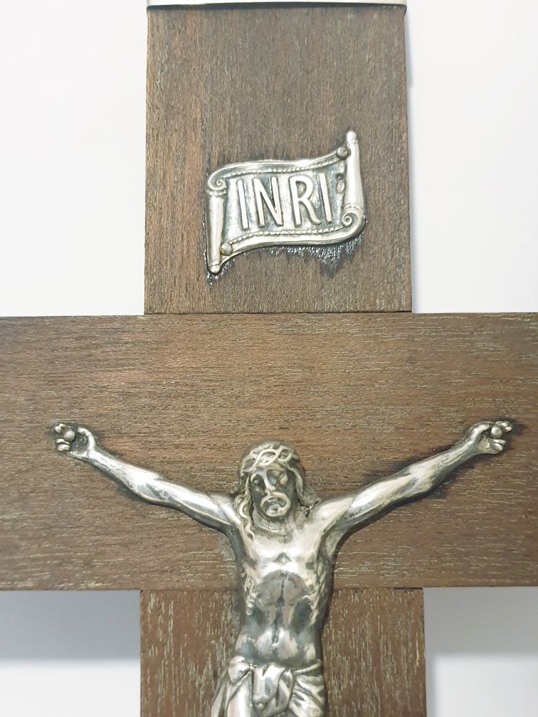 Antigo crucifixo de suspensão mural em Pau Santo com prata portuguesa