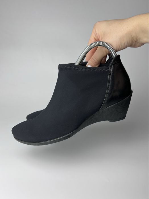 39р. Нові жіночі черевики Ecco