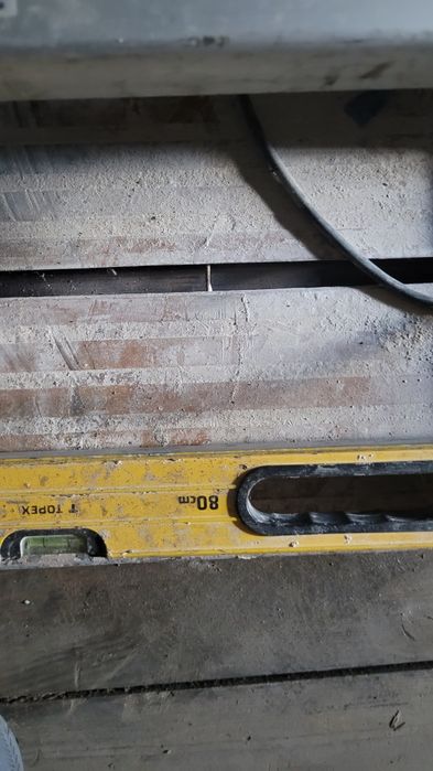 Плиткоріз в робочому стані