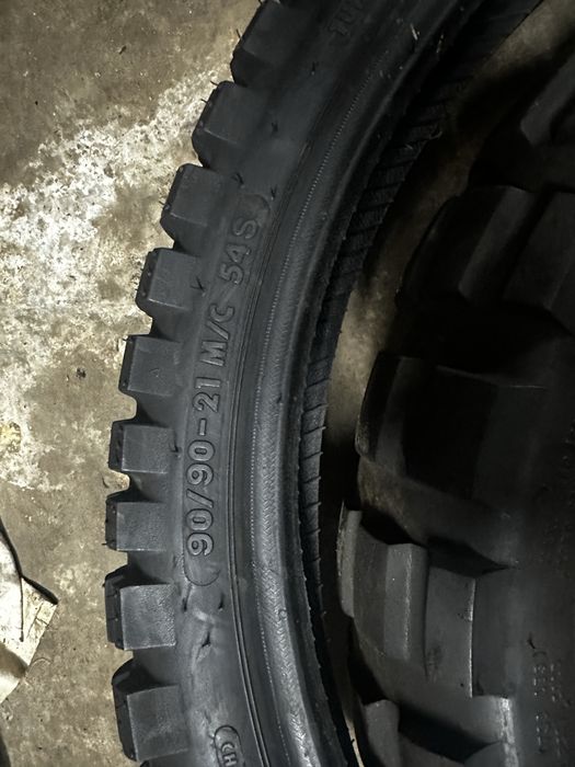 Pneus continetal tkc80