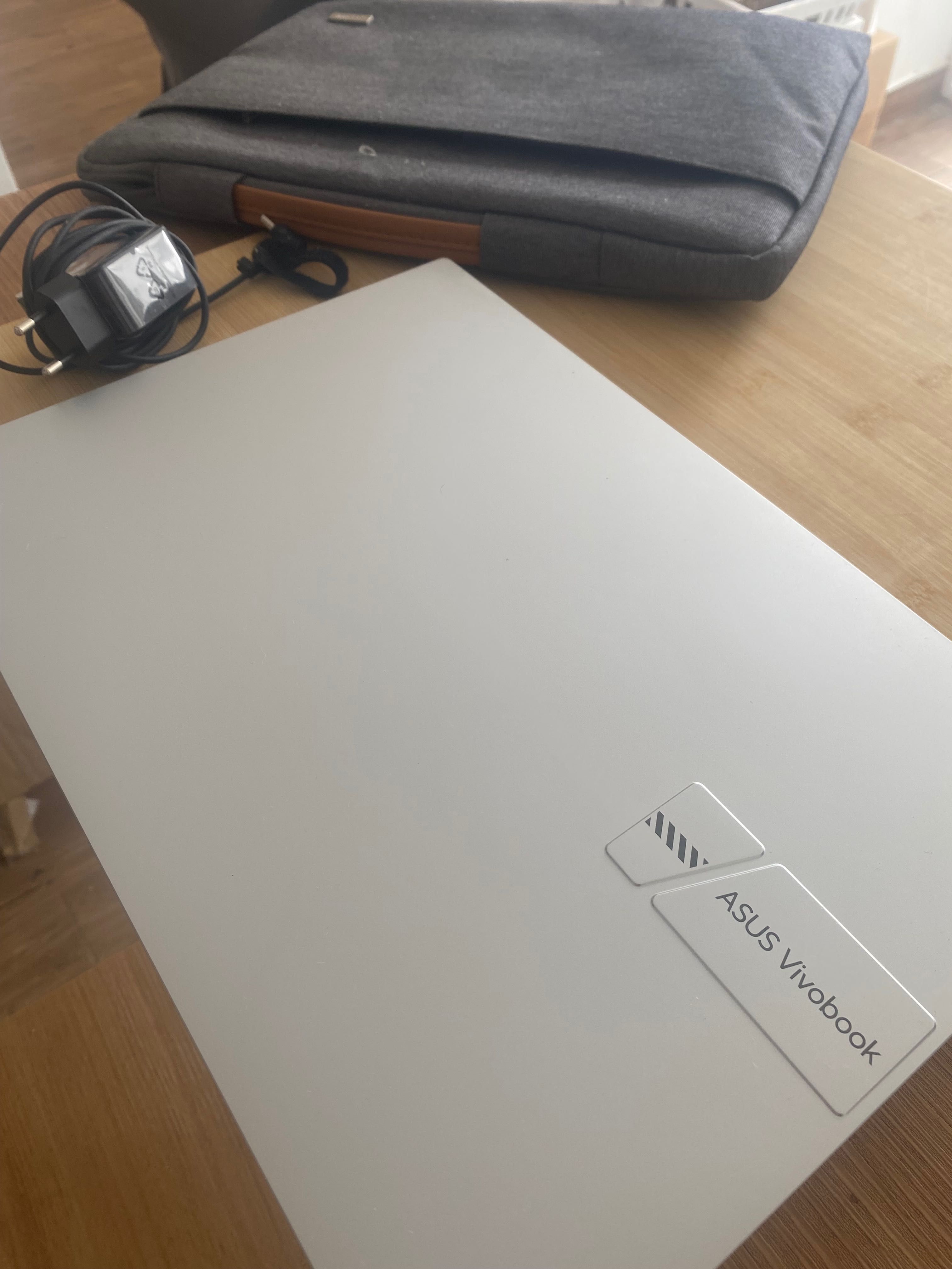 Laptop Asus Vivobook 16”