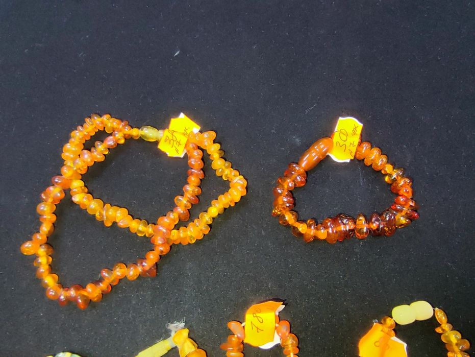 Буси браслети з бурштина