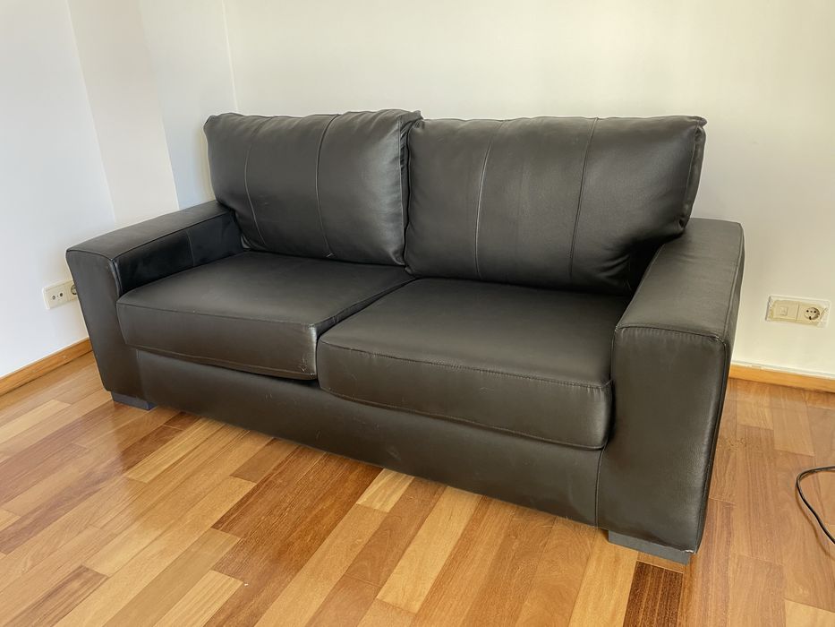 Sofás pretos usados