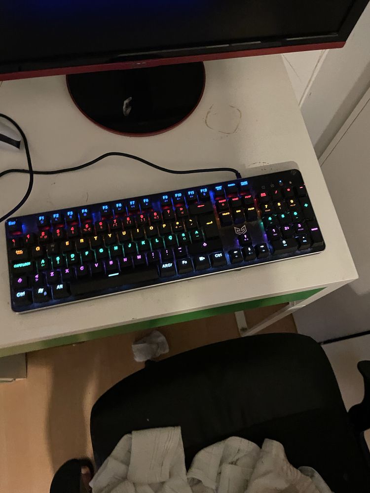 teclado gamer mecanico