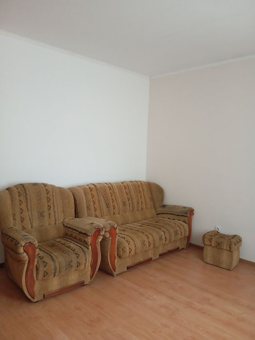 Диван з кріслом .