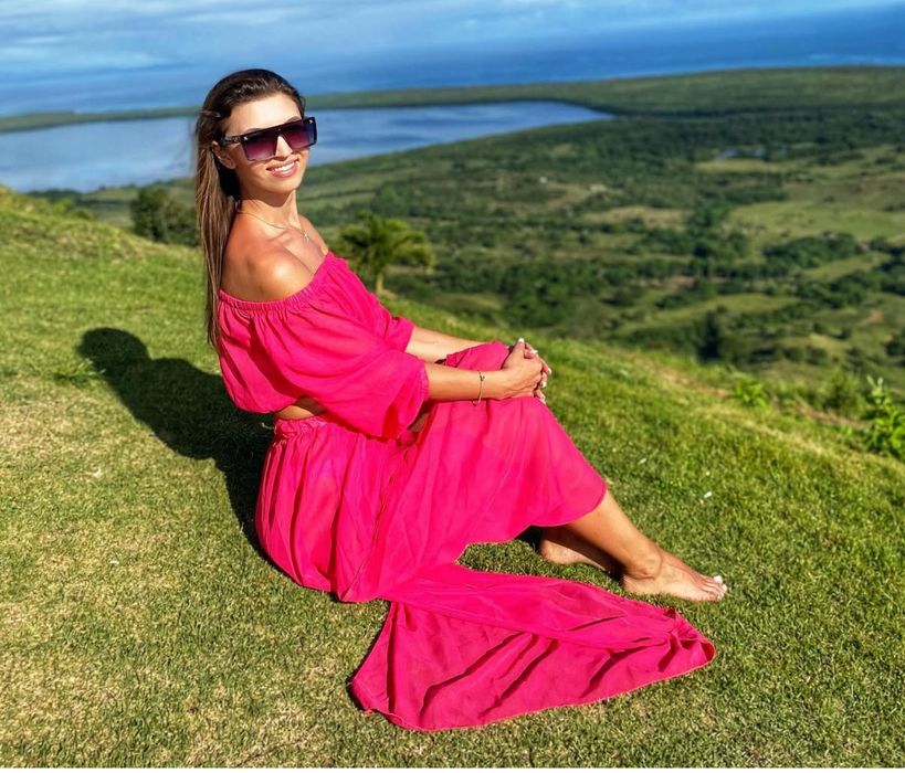 Продам яскравий костюм