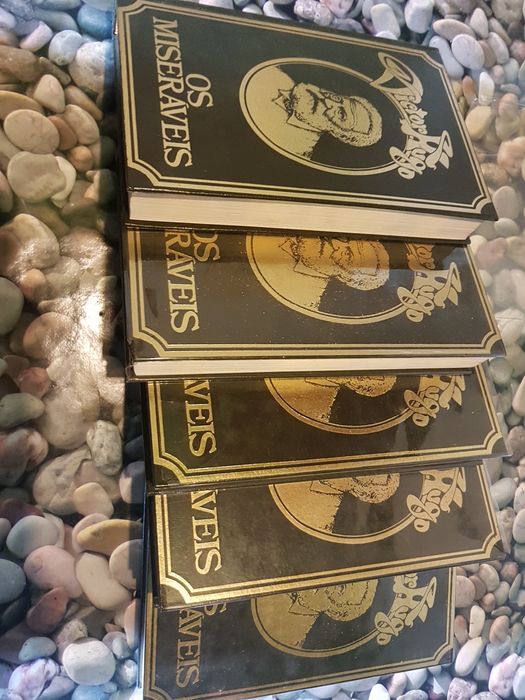 Livros variados enciclopédias