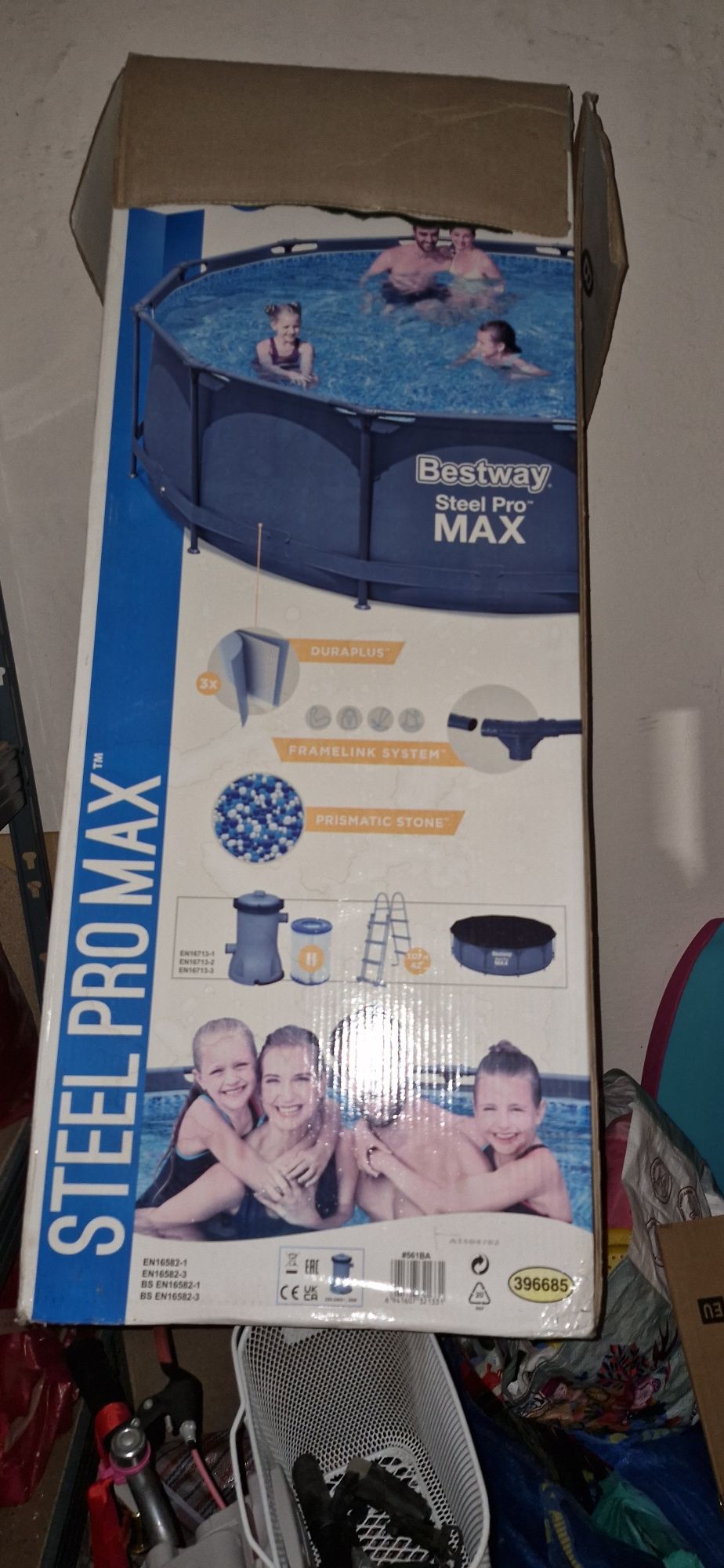 Piscina bestway 366cm x 100cm altura em bom estado ainda montada