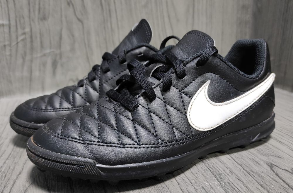 32 Nike оригінальні шкіряні дитячі сороканожки, бутси