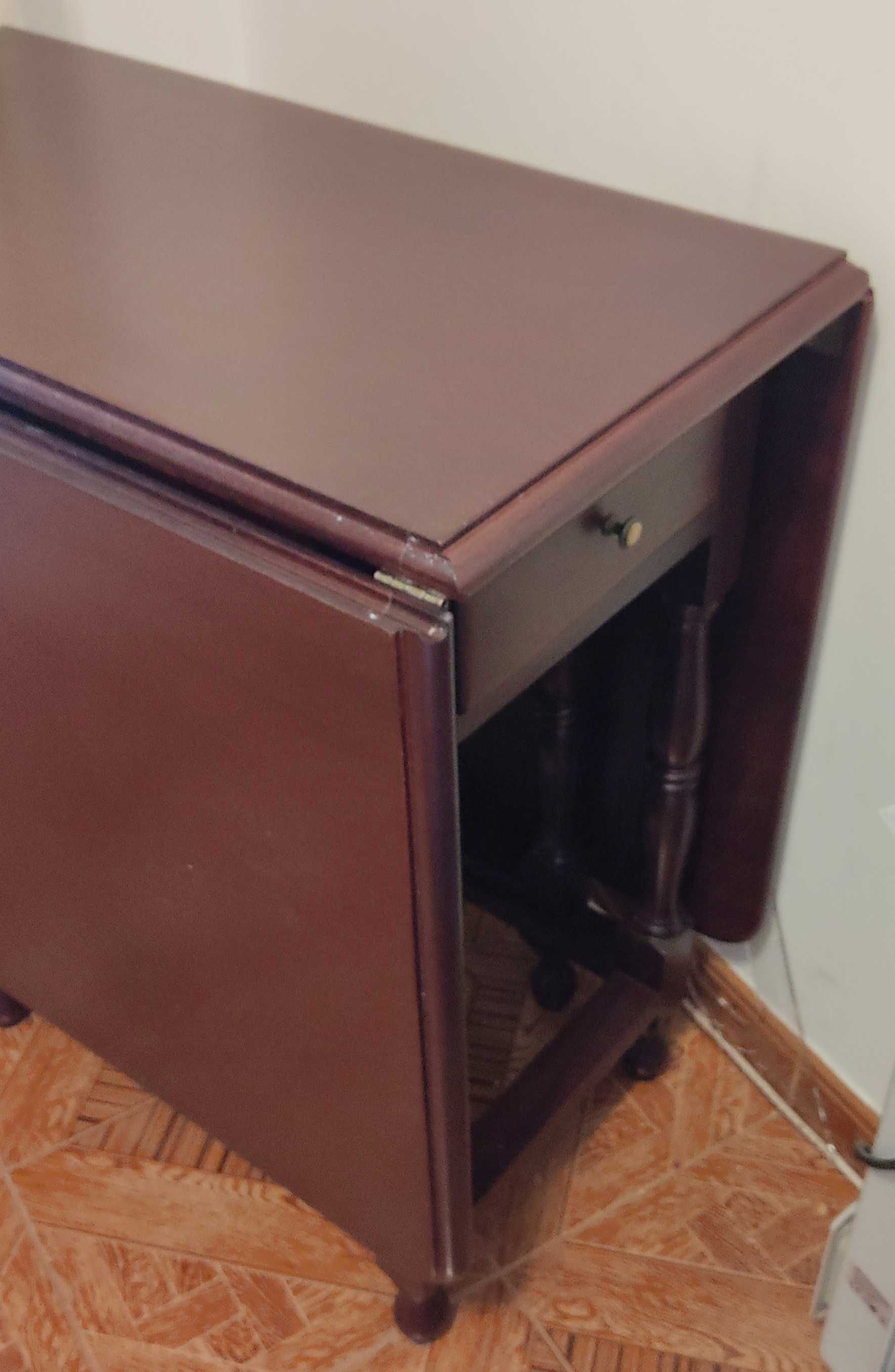 Mesa de sala em mogno