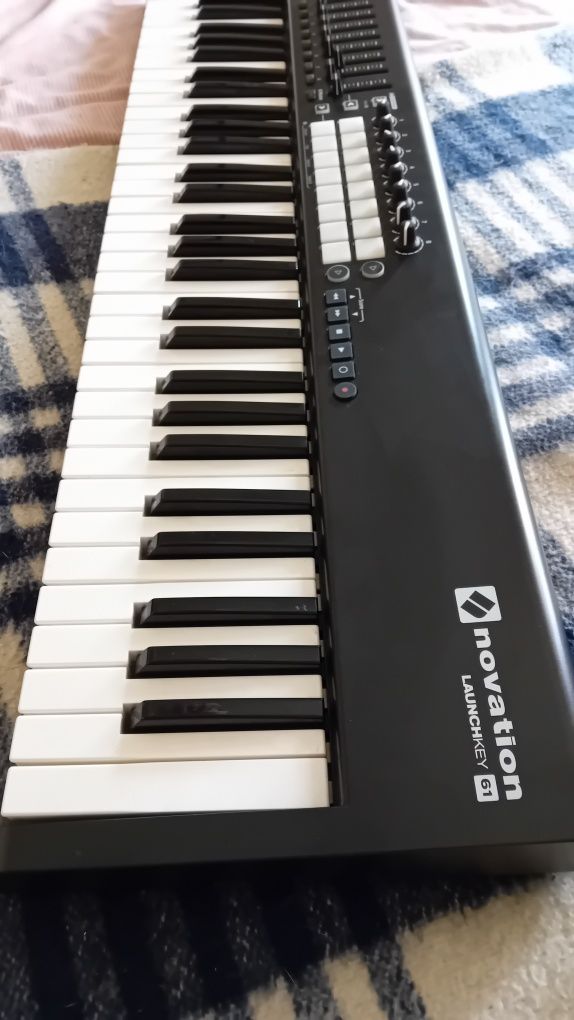 Controlador MIDI - Novation Launchkey 61 mk2