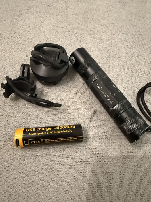 Latarka Convoy S21A / 3xakumukator + ladowarka