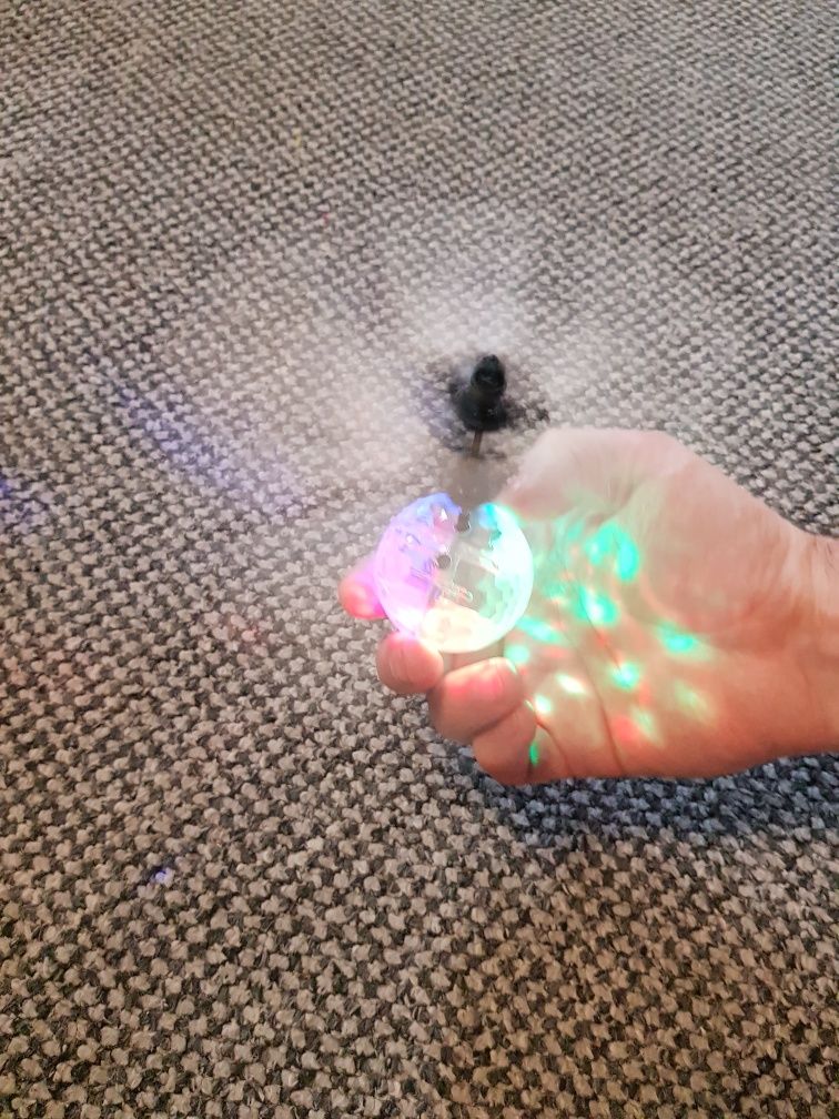 Mini dron Latająca kula świecąca zabawka czujnik ruchu żyroskop