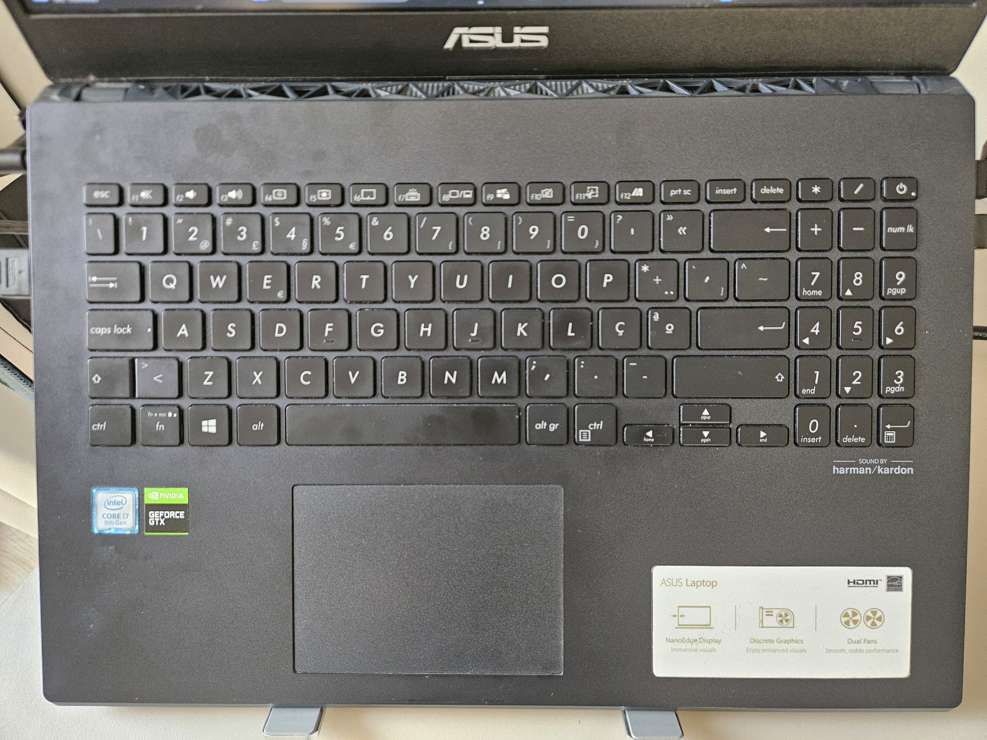 Portátil ASUS X517GT intel i7 12GB RAM 256 GB SSD