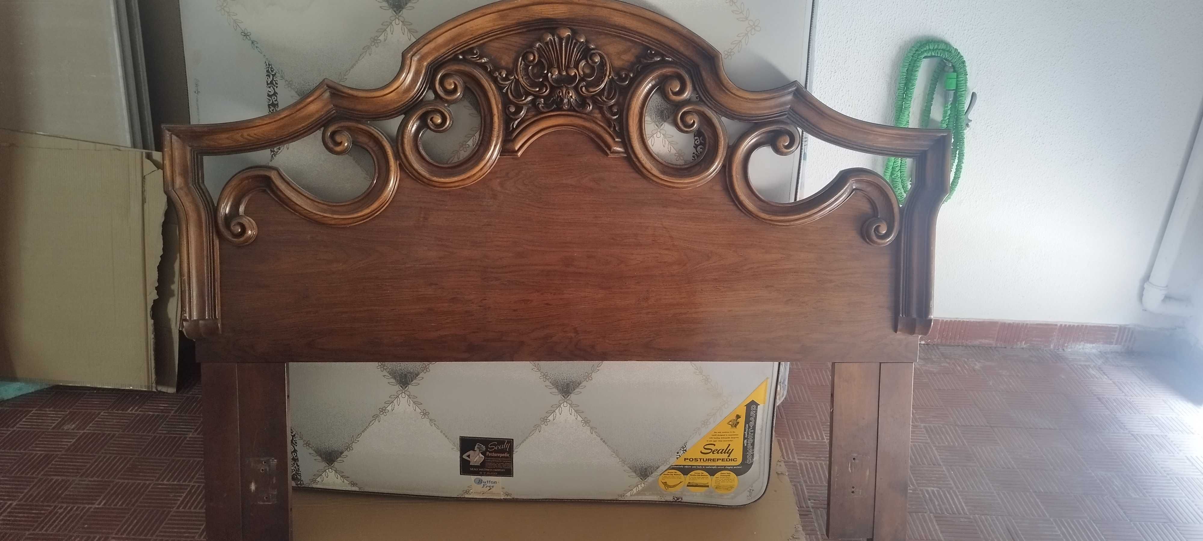 Cama de casal modelo antigo