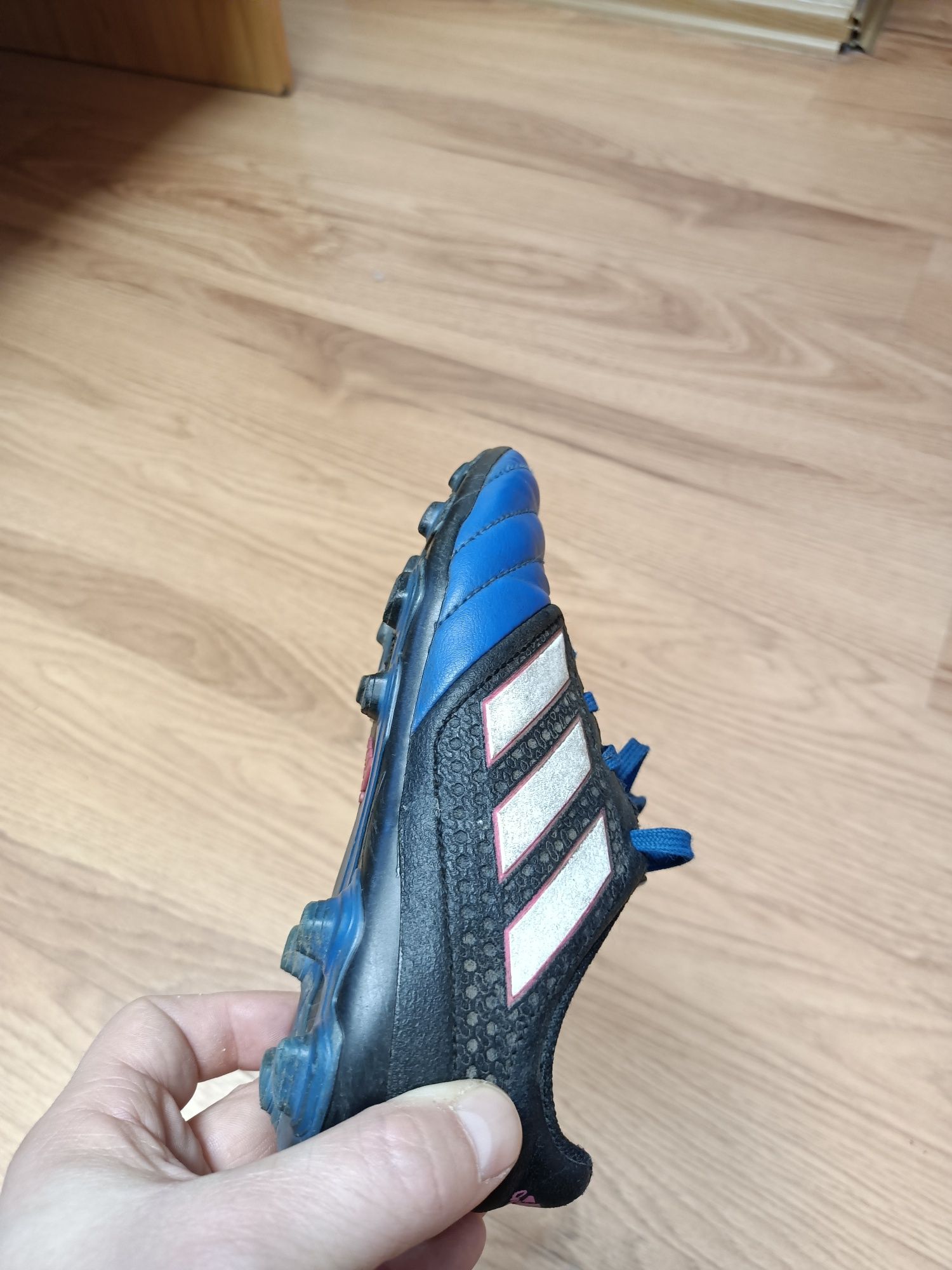 Korki piłkarskie adidas rozmiar 28 (18 cm)